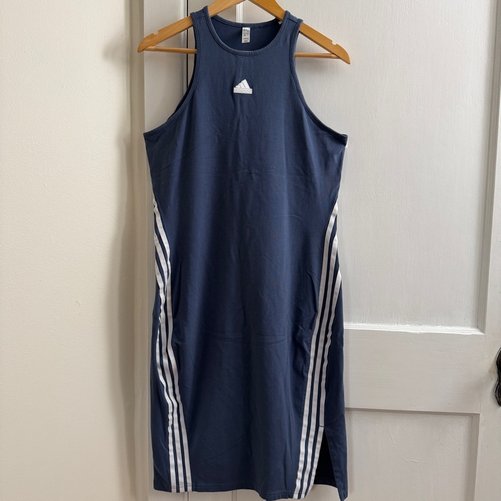 Women's Adidas Future Icons 3-Stripes Dress size Medium - Picture 2 of 6